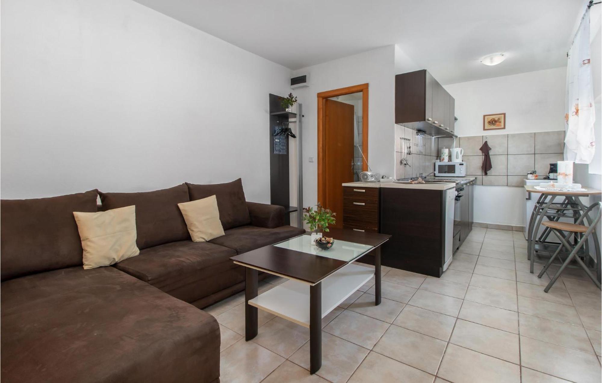 Nice Apartment In Smrika With Kitchen Экстерьер фото