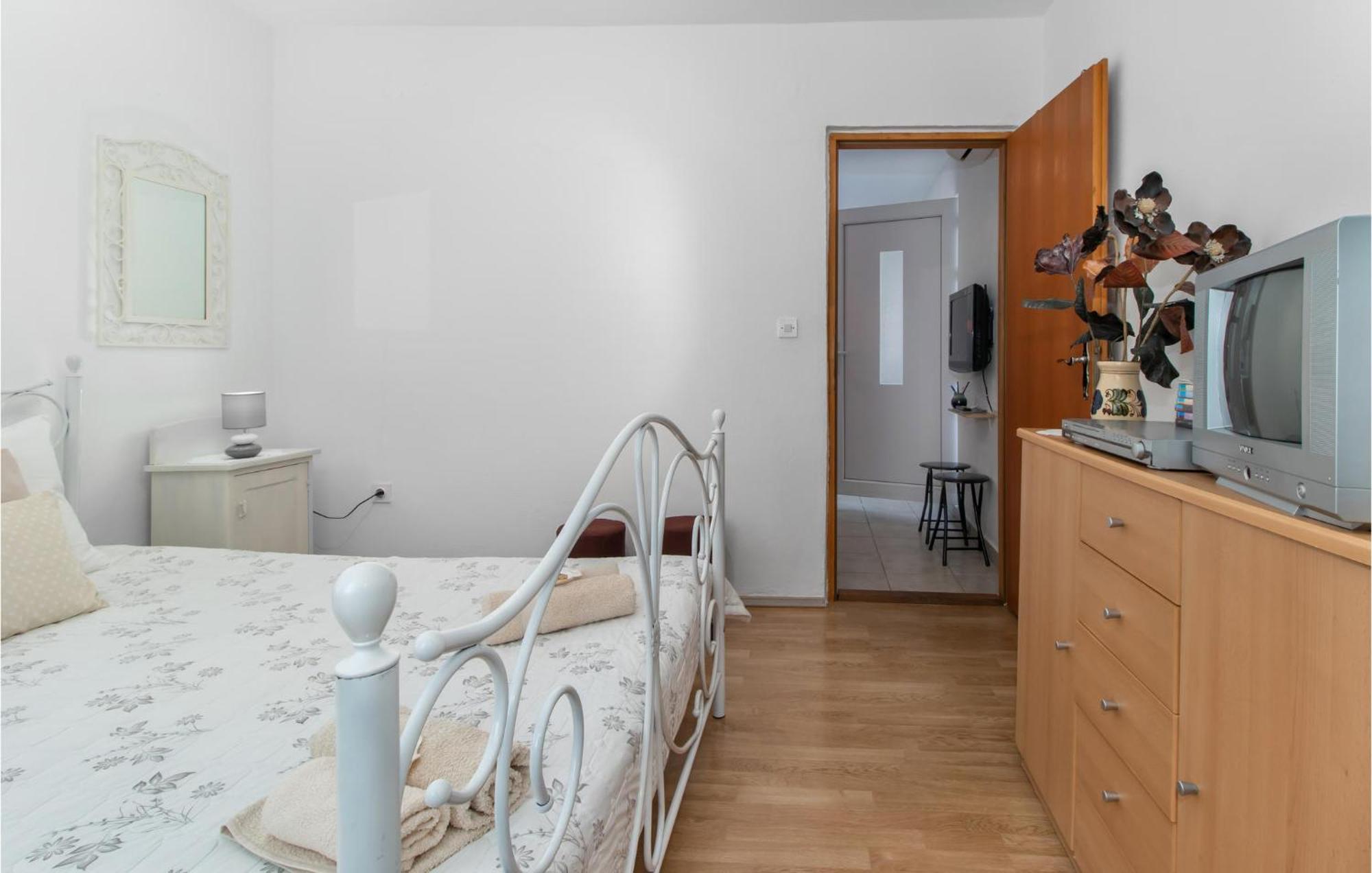 Nice Apartment In Smrika With Kitchen Экстерьер фото